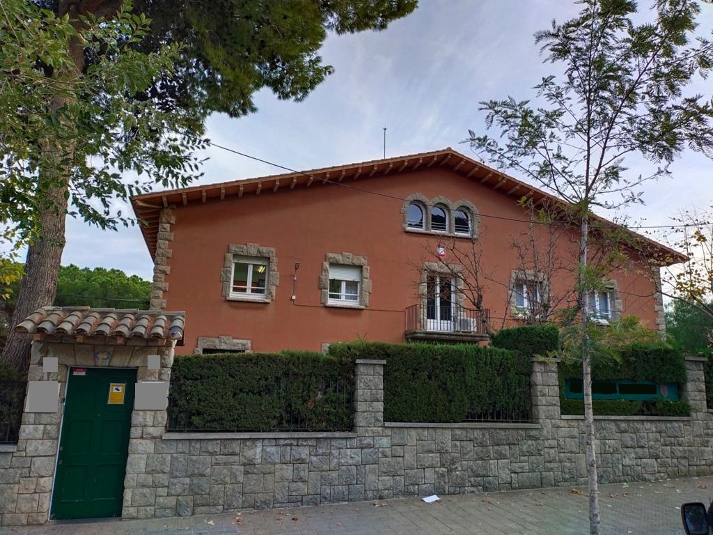 En venta en Pedralbes, fabulosa villa con gran parcela y vistas al mar.